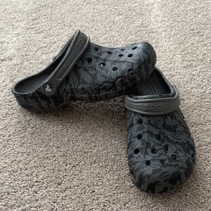 CROCS Black & Dark Gray Camo Slip-On Clogs